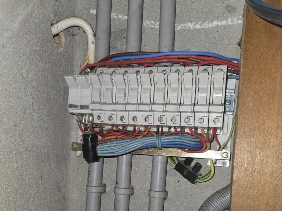 Dépannage électrique par un électricien à Paris