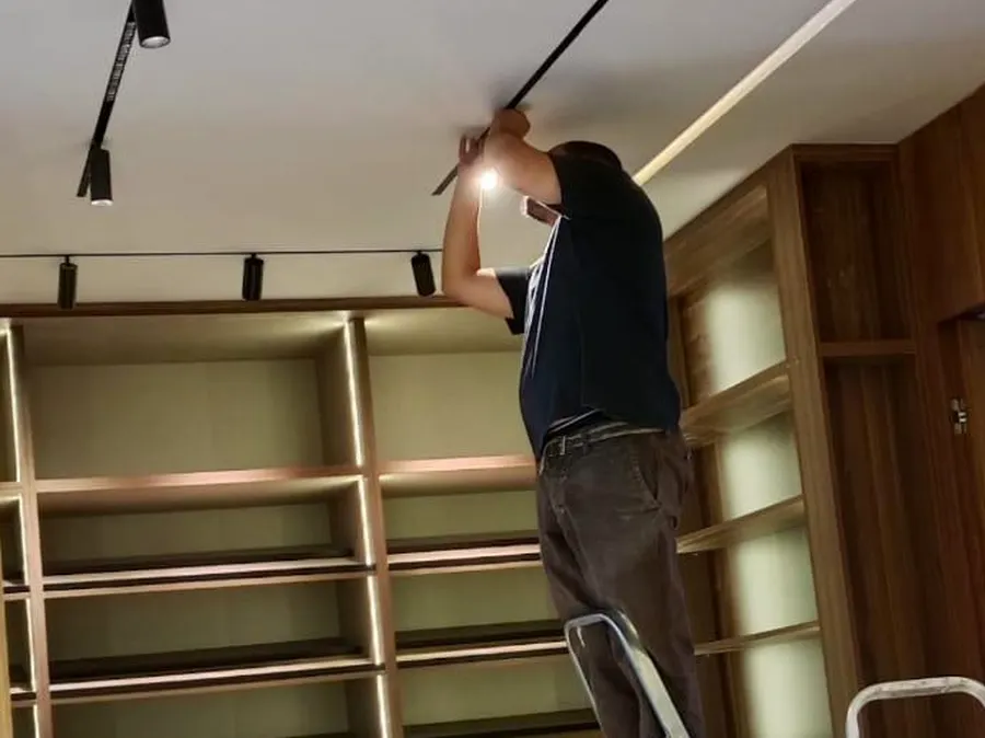 Prises et circuits par un électricien à Paris